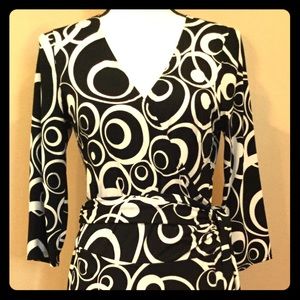 Black/White  Wrap dress.    3/4 length sleeves